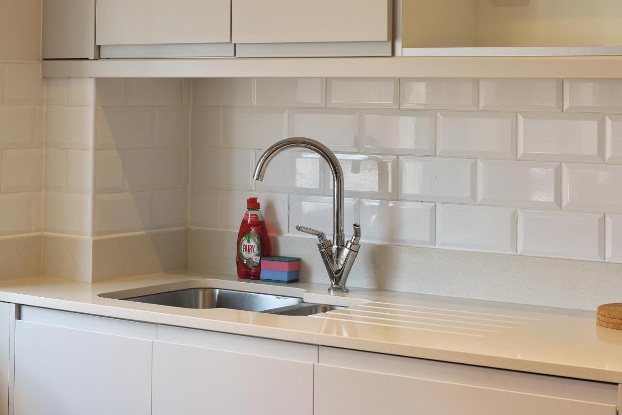 Modern 2-Bed Apartment, Free Parking, City Centre, Netflix & Pet Friendly - Hosted By Stay Host Save شيفيلد المظهر الخارجي الصورة