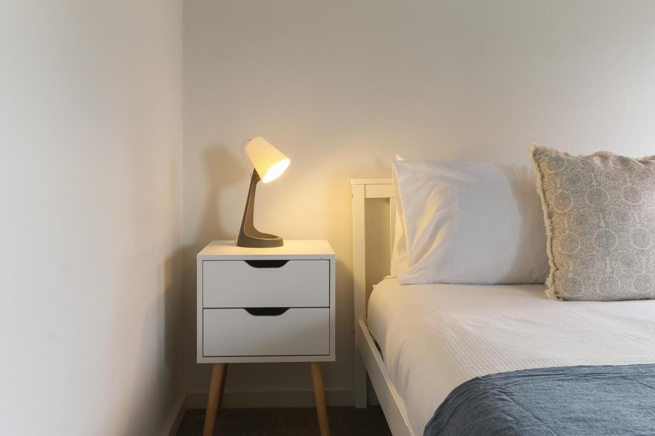 Modern 2-Bed Apartment, Free Parking, City Centre, Netflix & Pet Friendly - Hosted By Stay Host Save شيفيلد المظهر الخارجي الصورة