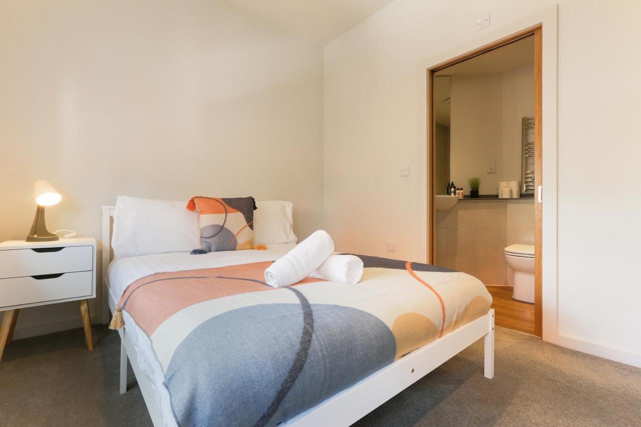 Modern 2-Bed Apartment, Free Parking, City Centre, Netflix & Pet Friendly - Hosted By Stay Host Save شيفيلد المظهر الخارجي الصورة