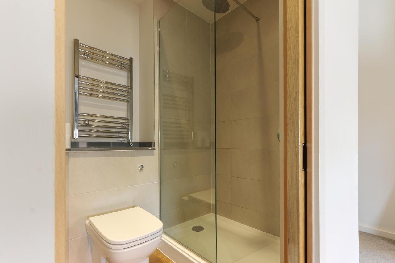 Modern 2-Bed Apartment, Free Parking, City Centre, Netflix & Pet Friendly - Hosted By Stay Host Save شيفيلد المظهر الخارجي الصورة